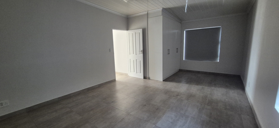 5 Bedroom Property for Sale in Myburgh Park Western Cape